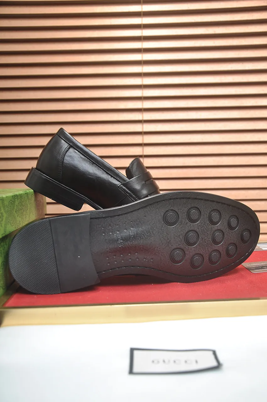 Men's shoes 💰580💶 Brand: GUCCI (Gucci) Standard code: Men's code 38/44 (45 can be customized) Grade: Same as the official website Original quality Material: Original cowhide Water-dyed cowhide lining Original rubber outsole Style category: Men's fashionable casual leather shoes Distinguished big-name luxury elements Top luxury Color: Actual picture